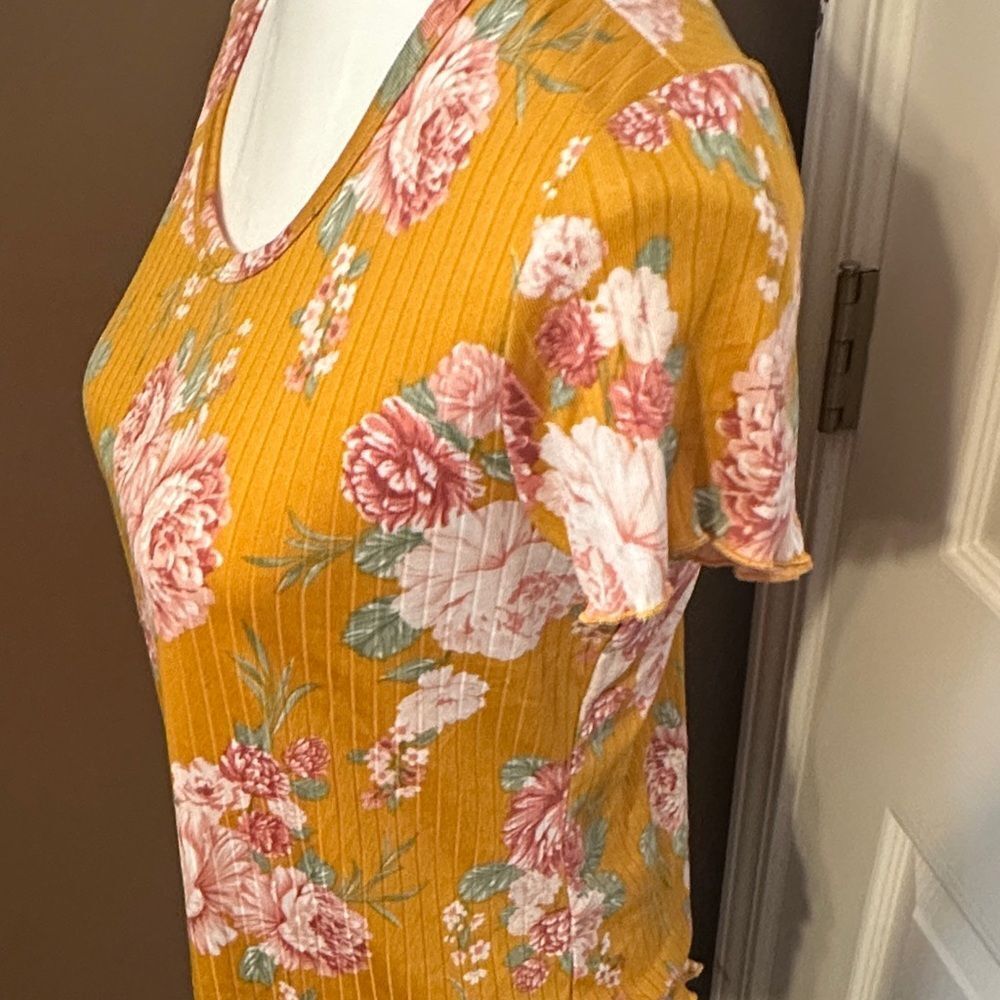 Circle trends Floral Mustard Women's Top - Picture 4 of 8